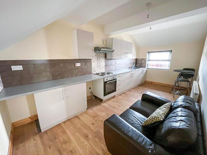 1 Bedroom Flat To Rent In Flat, Rose & Crown, DY8