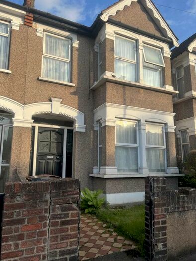 4 Bedroom Semi-Detached House To Rent In St Erkenwald Road, Creekmouth, IG11