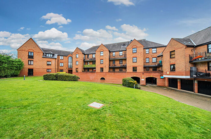 2 Bedroom Apartment For Sale In Chelmsford Road, Dunmow, Essex, CM6