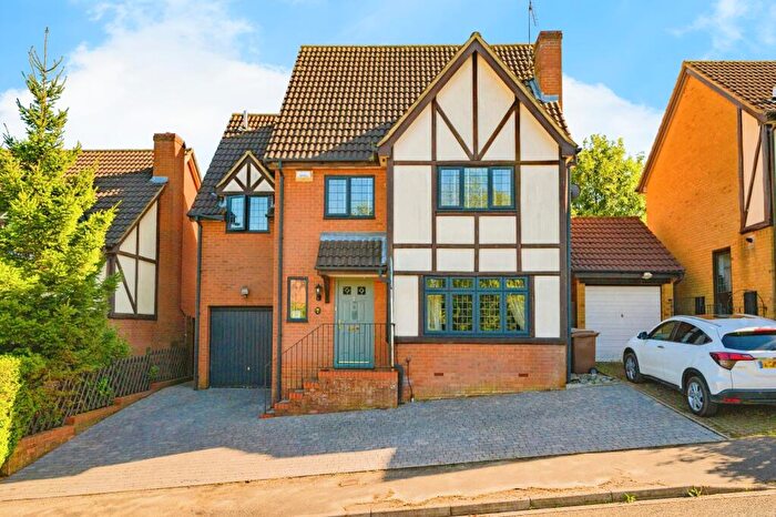 4 Bedroom Detached House For Sale In Perrymead, Luton, LU2