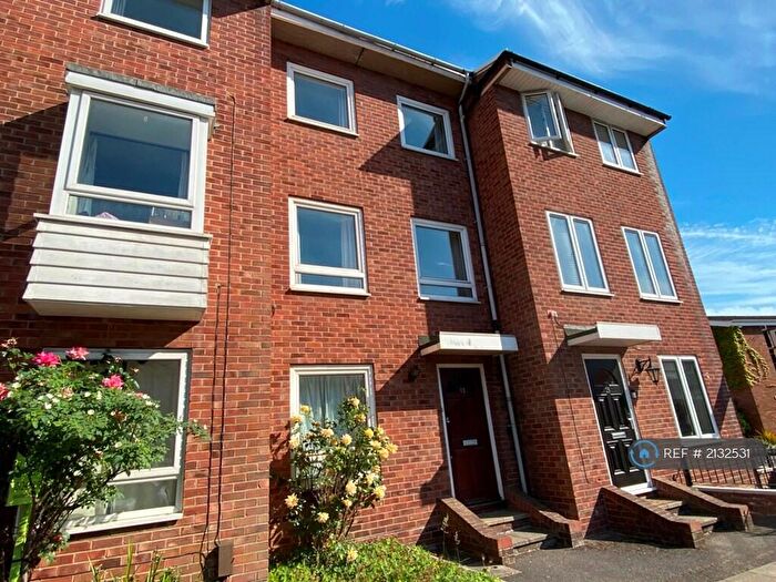 4 Bedroom Terraced House To Rent In Warblington Street, Portsmouth, PO1