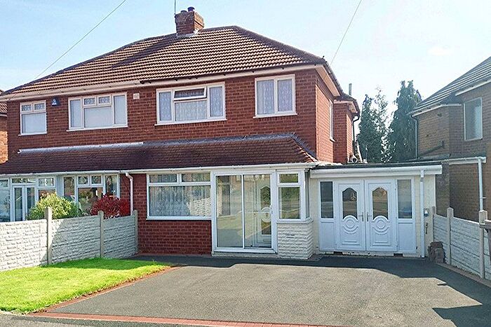 3 Bedroom Semi Detached House For Sale In Chapel Avenue, Walsall, WS8