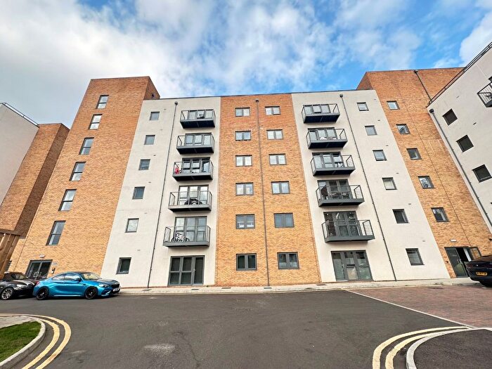 2 Bedroom Flat To Rent In Ivy Apartments, Gorse Road, Luton, Bedfordshire, LU1