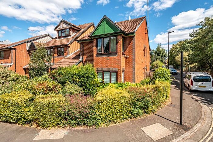 Studio For Sale In Oak Lane, Isleworth, TW7
