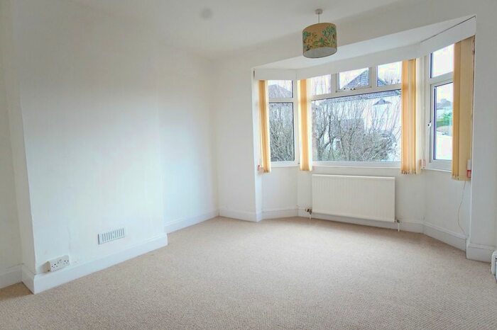 2 Bedroom Flat To Rent In West Broadway, Henleaze, Bristol BS9