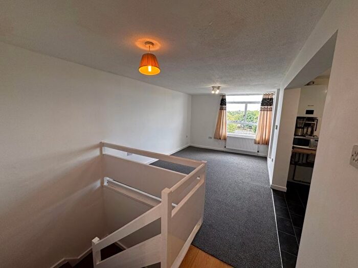 2 Bedroom Flat To Rent In Kenilworth Court, Washington, NE37