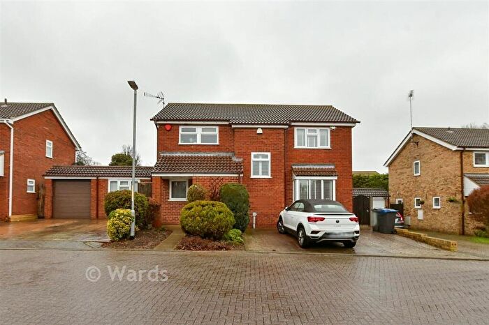 4 Bedroom Detached House For Sale In Park Wood Close, Broadstairs, Kent, CT10
