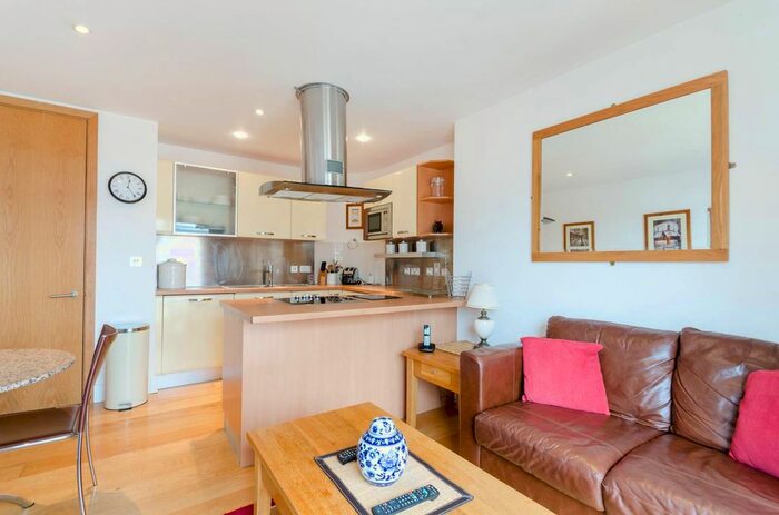 2 Bedroom Flat To Rent In Epsom Road, Guildford, GU1