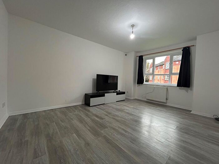 2 Bedroom Apartment To Rent In Princes Gardens, L3