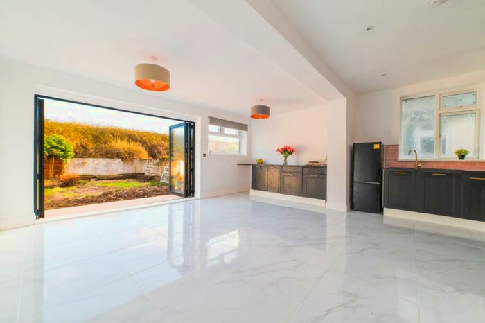 3 Bedroom House To Rent In Broad Street, Canton, CF11