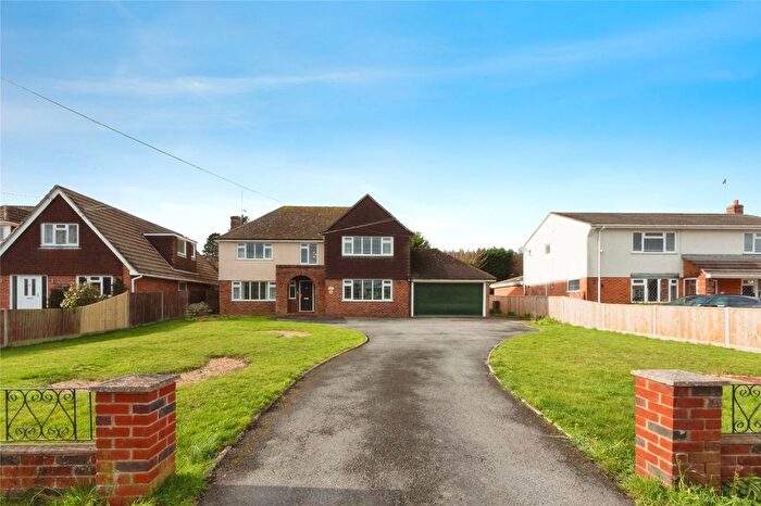 4 Bedroom Detached House For Sale In Kempshott Lane, Basingstoke, Hampshire, RG22