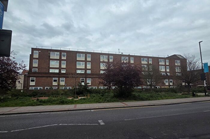 2 Bedroom Flat For Sale In Plumstead High Street, London, SE18