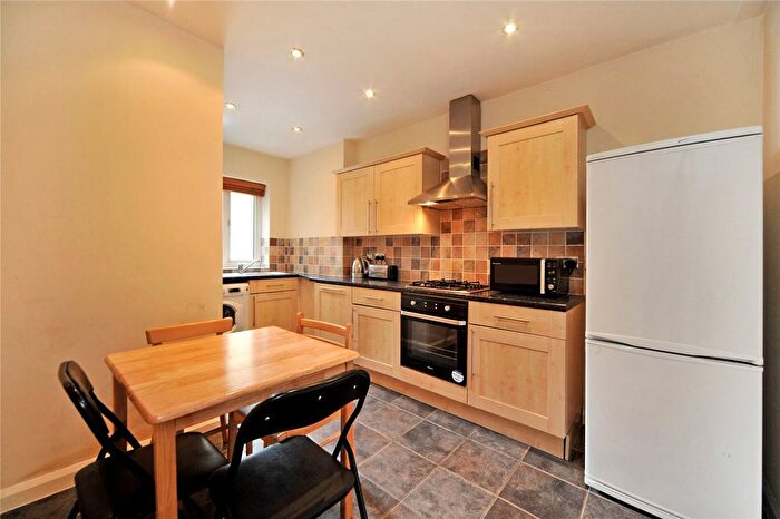 3 Bedroom Flat To Rent In Tottenham Court Road, Fitzrovia, London, W1T