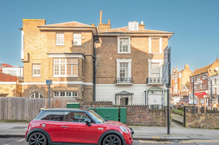 2 Bedroom Flat To Rent In Kilburn, Kilburn, London, NW6