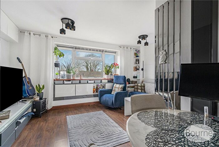 2 Bedroom Flat For Sale In Colliers Close, Goldsworth Park, Woking, Surrey, GU21