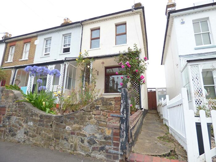 2 Bedroom Flat To Rent In Queens Road, Leigh-on-Sea, SS9