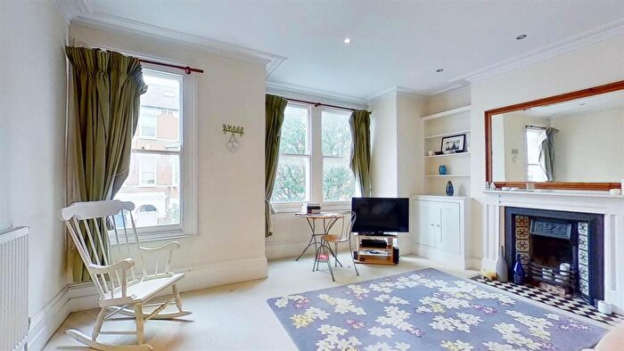 3 Bedroom Flat To Rent In Comyn Road, London, SW11