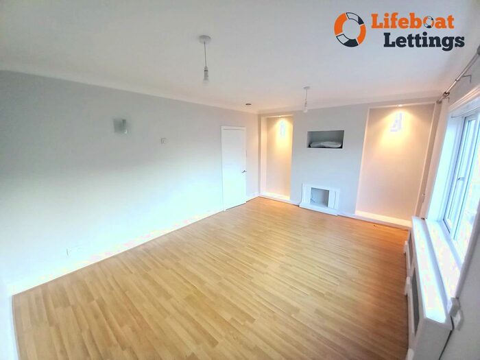 2 Bedroom Flat To Rent In Beaver Road, Ashford, TN23