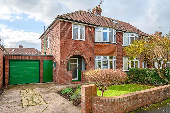 3 Bedroom Semi-Detached House For Sale In Bracken Road, Dringhouses, York, YO24