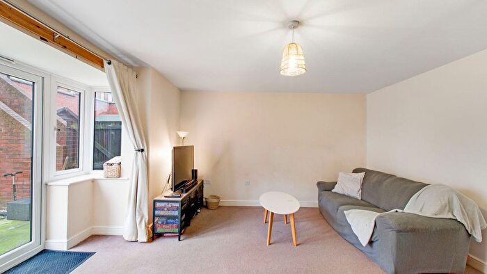 3 Bedroom Semi Detached House For Sale In Ironwood View, Leeds, LS14