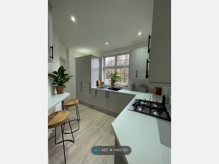 2 Bedroom Flat To Rent In Ellerton Lodge, London, N3