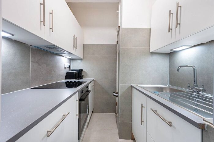 1 Bedroom Flat To Rent In Queensway, Bayswater, London, W2