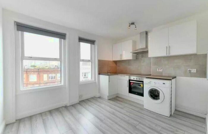 Studio To Rent In Kilburn Park Road, London, NW6