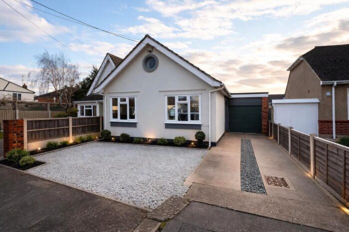 3 Bedroom Detached Bungalow For Sale In Queen Elizabeth Chase, Rochford, SS4