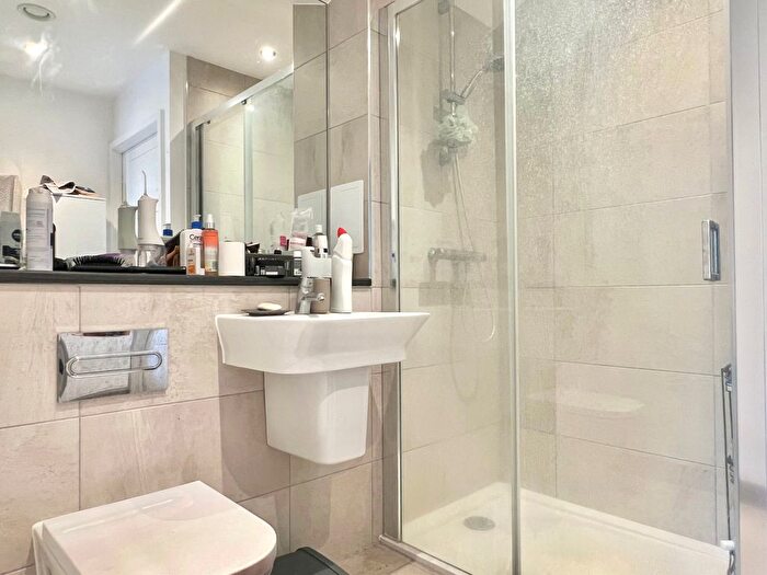 3 Bedroom Flat To Rent In Coopers Lane, London, E20