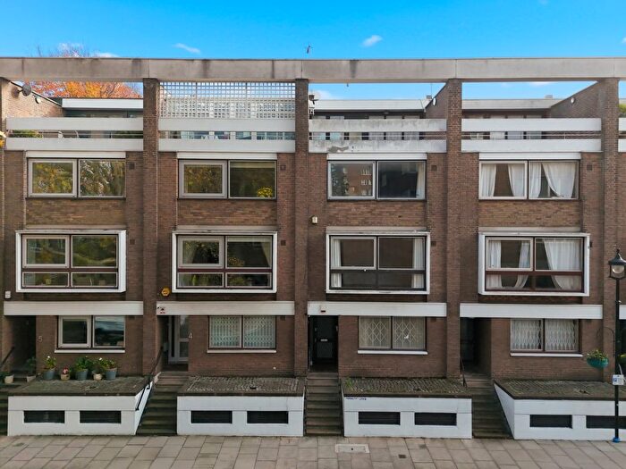 4 Bedroom Town House To Rent In Oxford Square, London, W2