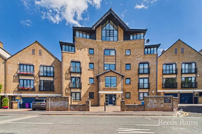 2 Bedroom Apartment For Sale In South Ferry Quay, Liverpool, Merseyside, L3