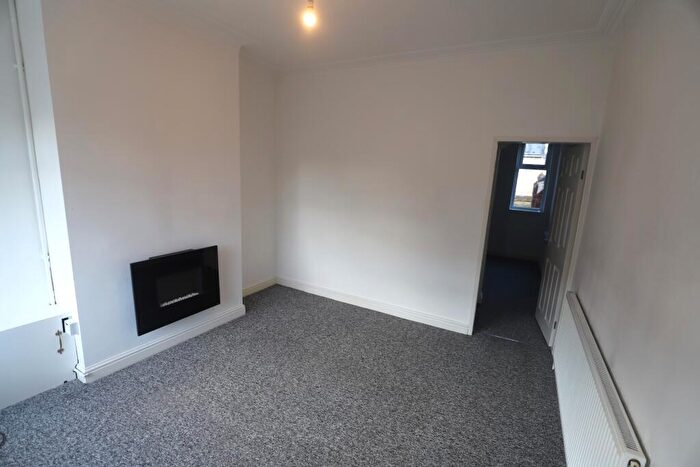 2 Bedroom End Of Terrace House To Rent In Elphinstone Road, Stoke-on-Trent, ST4