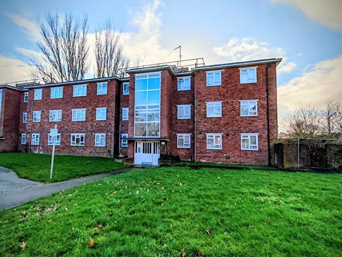 2 Bedroom Flat For Sale In Old Ruislip Road, Northolt, UB5