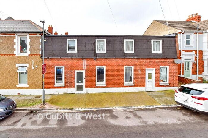 2 Bedroom Flat For Sale In Tangier Road, Portsmouth, Hampshire, PO3