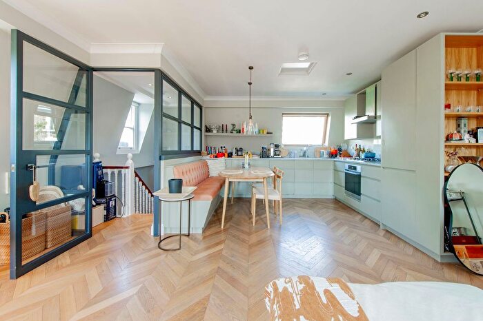3 Bedroom Flat For Sale In Alexander Street, Notting Hill, W2