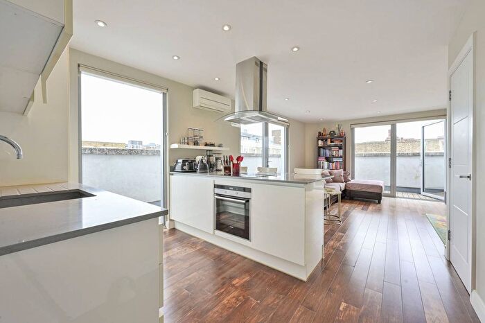 2 Bedroom Flat For Sale In Norroy Road, Putney, London, SW15