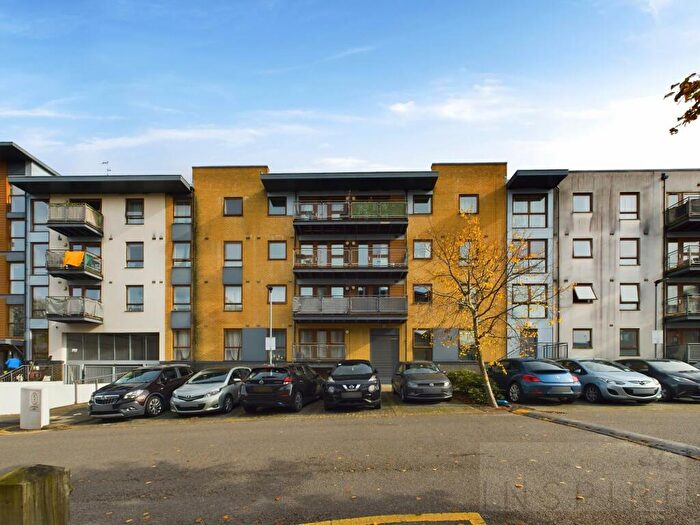 2 Bedroom Flat For Sale In Commonwealth Drive, Howlands Court, RH10