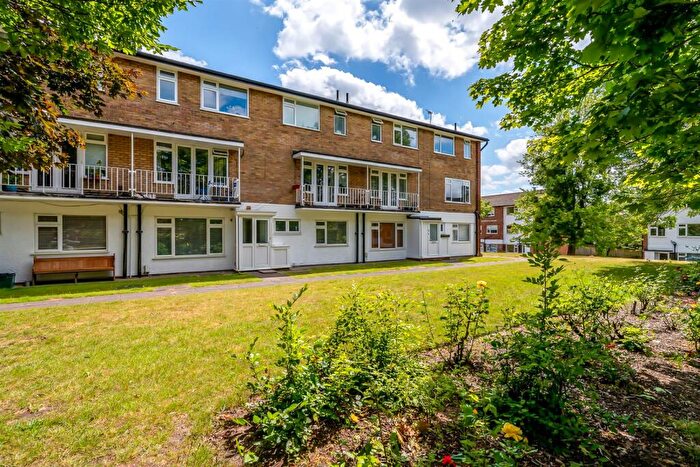 2 Bedroom Maisonette For Sale In Abbey Park, Beckenham, BR3