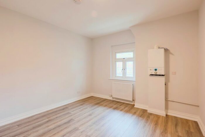 Studio To Rent In Mount View Road, Crouch Hill, London, N4