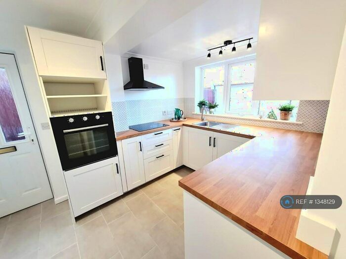 3 Bedroom Semi-Detached House To Rent In Southfield Road, Doncaster, DN3