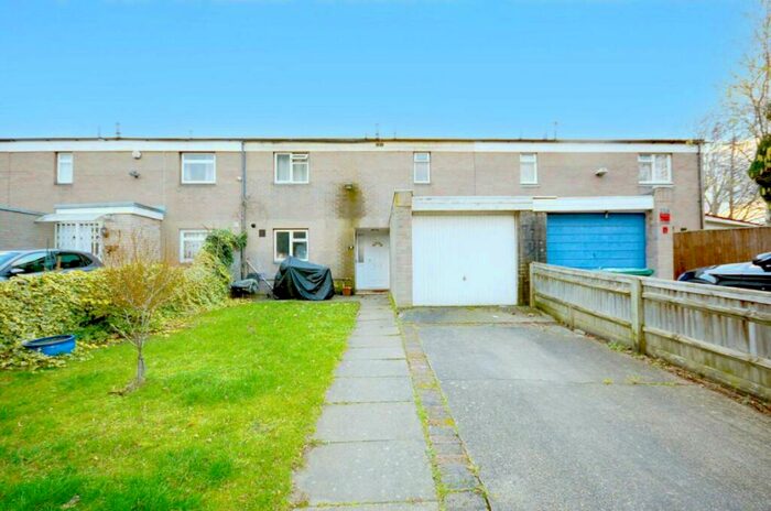 4 Bedroom House To Rent In Elvington Lane, London, NW9