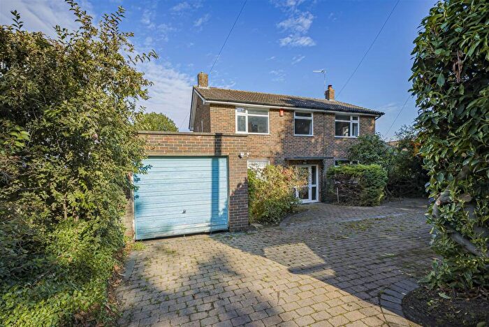 4 Bedroom Detached House For Sale In White Post Lane, Sole Street, Cobham, DA13
