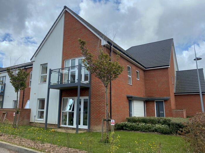 2 Bedroom Apartment To Rent In Turnpike Lane, Faygate, Horsham, RH12