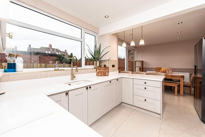 3 Bedroom Semi-detached House For Sale In Ravensmead, Featherstone, Pontefract, WF7