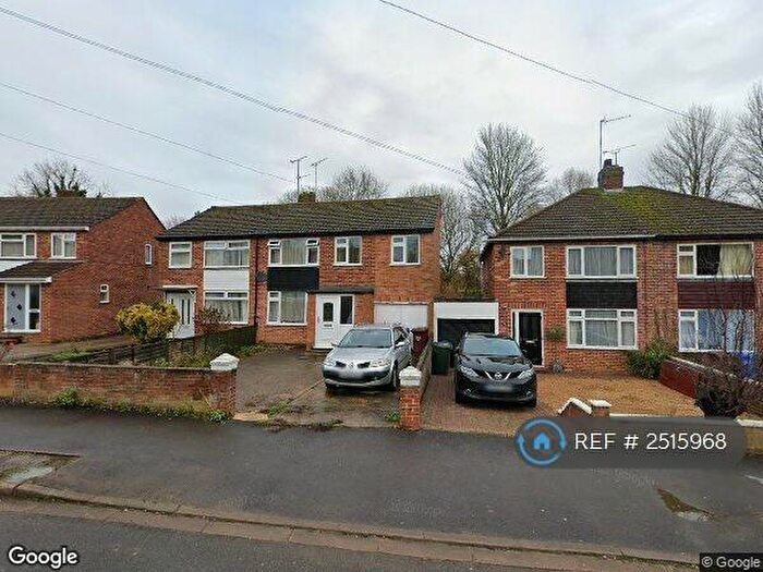 4 Bedroom Semi-Detached House To Rent In Hillview Crescent, Banbury, OX16