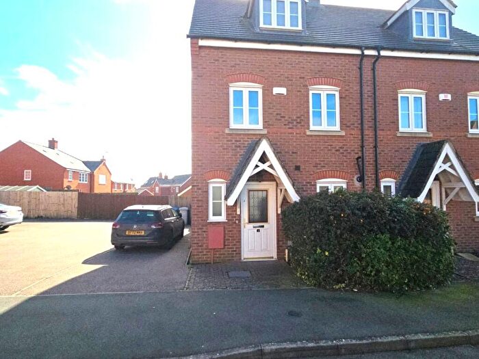 4 Bedroom Semi-Detached House To Rent In Yaffle Crescent, NN14
