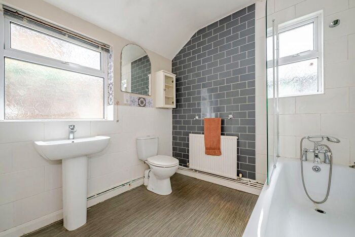 2 Bedroom Semi-Detached House For Sale In St. Peters Street, Tunbridge Wells, TN2 - Photo 11