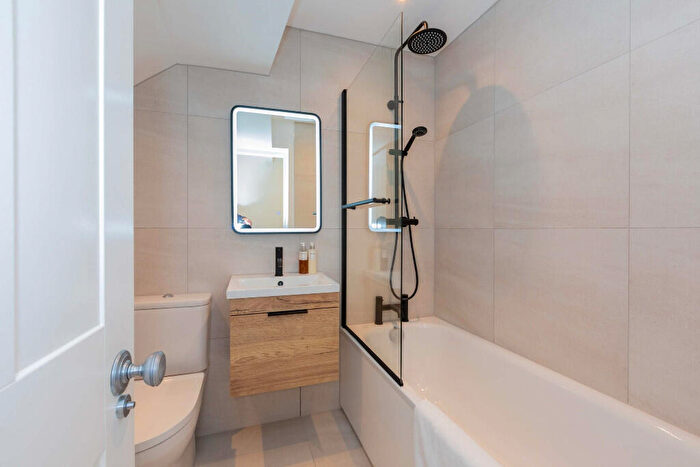 2 Bedroom Apartment To Rent In High Street, Eton, SL4