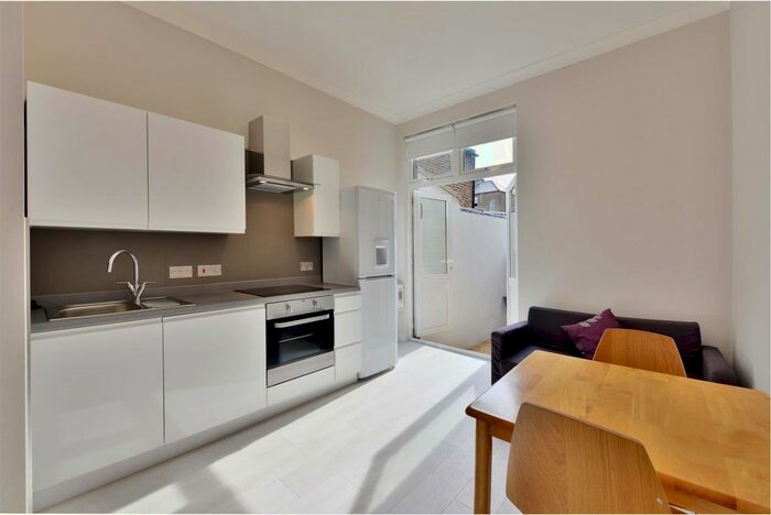 1 Bedroom Flat To Rent In Yerbury Road, Tufnell Park, N19