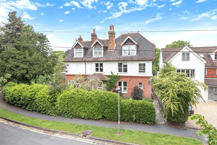 3 Bedroom Flat For Sale In Shalford, Guildford, Surrey, GU4